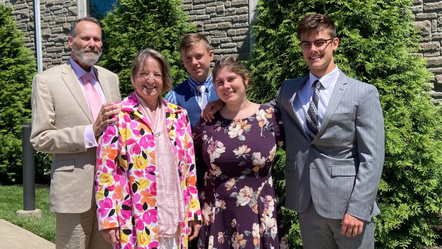 Craig Kloss, wife Betsy, daughter Audrey, boys Aaron & Elliott